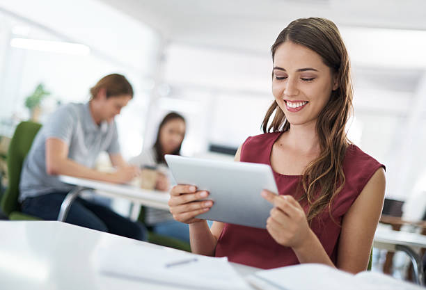 国际经济与贸易专业的明天会是怎样，我真的很后悔选择了这个专业，眼看毕业了，找不到工作，太崩溃了