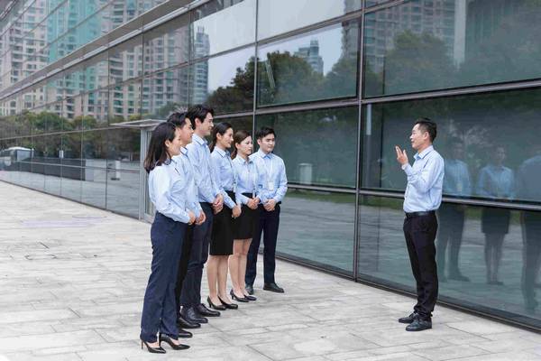 英语俚语介绍英语ppt_介绍英语角的英语作文_介绍英语