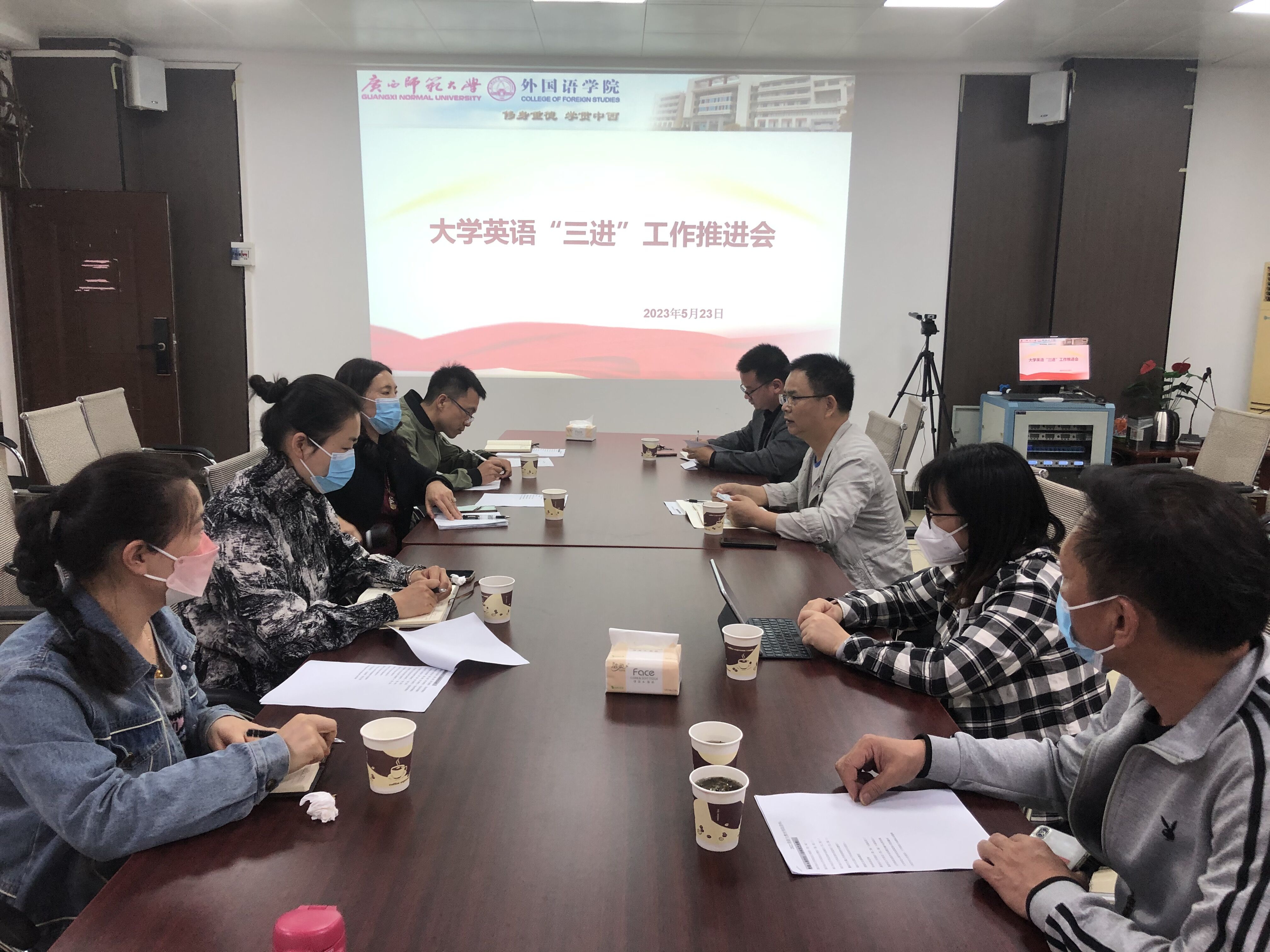 介绍英语角的英语作文_英语俚语介绍英语ppt_介绍英语