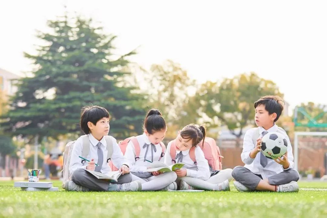 网上学习英语_关于网上学习利弊的英语作文_成人英语网上学习