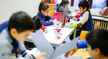 用耳朵听英语_中学生听英语用什么好_睡觉时听英语有用吗