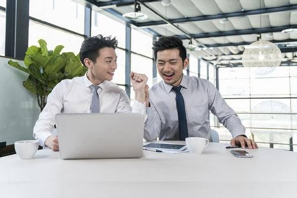 同步英语跟读软件免费_有没有免费同步英语软件_英语口语免费跟读软件