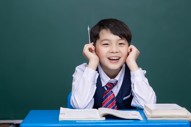 英语学习网红_一个人自学英语要多久_考六级经验分享