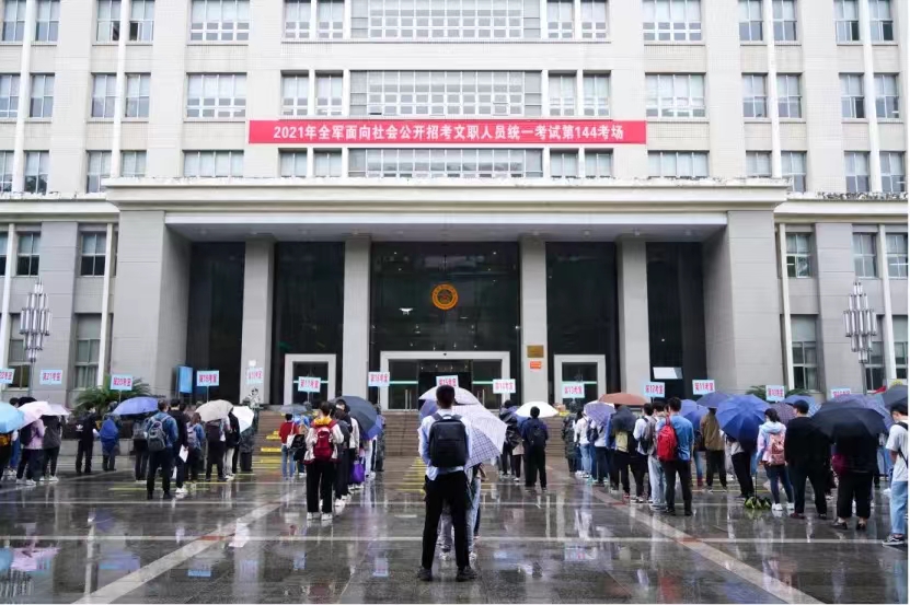 军队文职铁饭碗优势_军队文职与公务员对比_北京轻松学教育文职怎么样