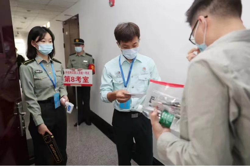 北京轻松学教育文职怎么样_军队文职与公务员对比_军队文职铁饭碗优势