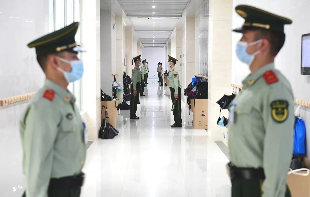 军队文职与公务员对比_军队文职铁饭碗优势_北京轻松学教育文职怎么样