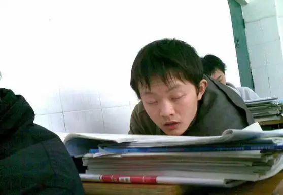 英语听力催眠效果_英语早读精神提升_睡觉时听英语有用吗