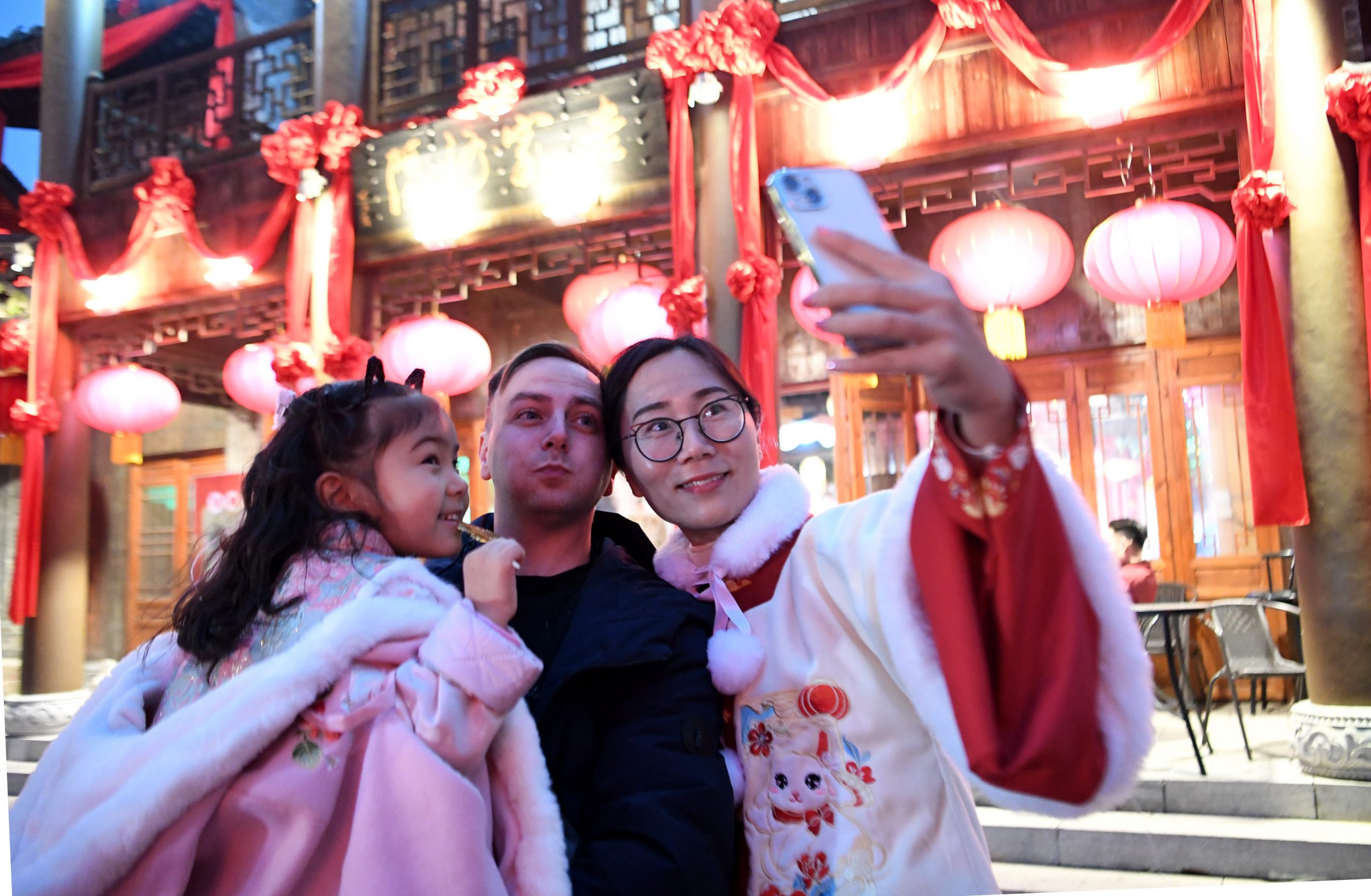 洋女婿在古都洛阳，沉浸式感受别样中国年缩略图