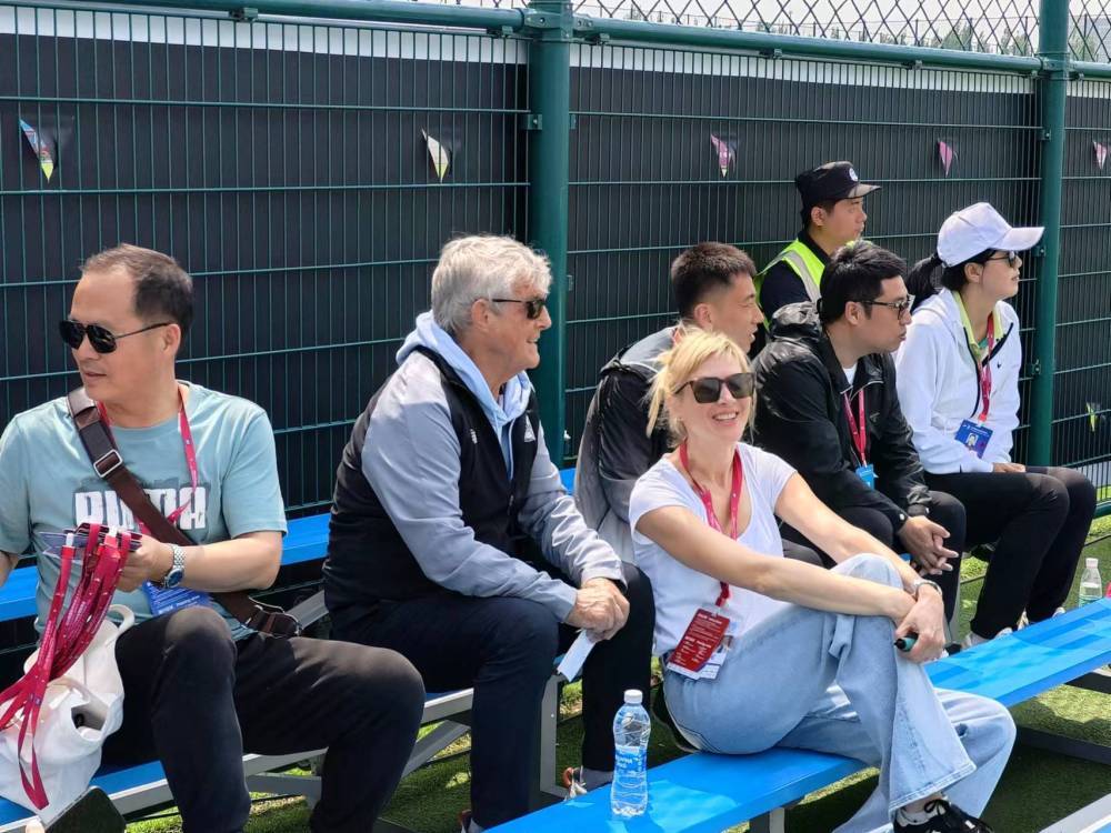 国足外教米卢_米卢蒂诺维奇 大连足球青训基地 中国体联世界杯